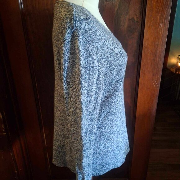 Collection L Sweater - Picture 2 of 6